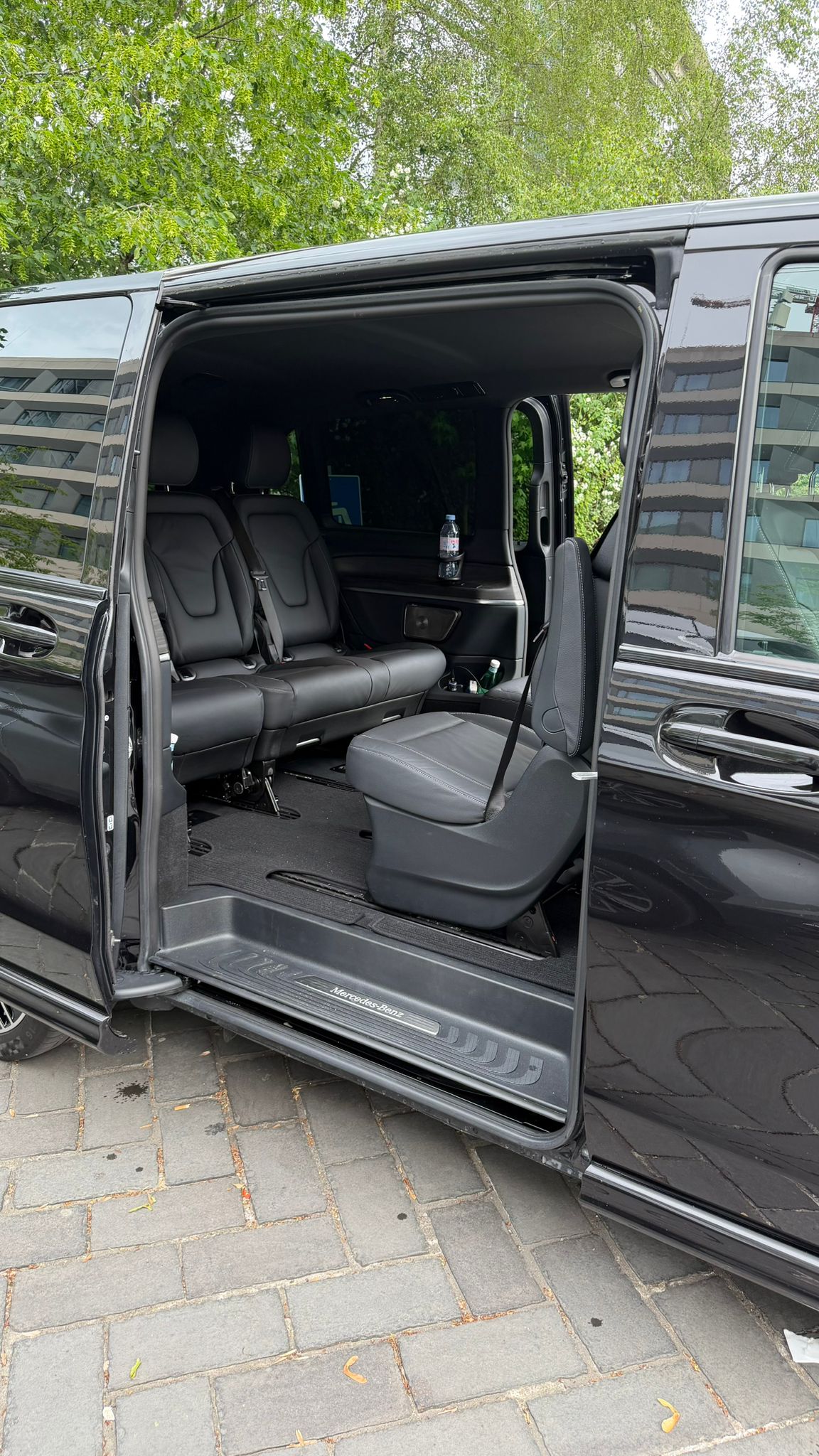 VIP LIMO — Accès large et confortable