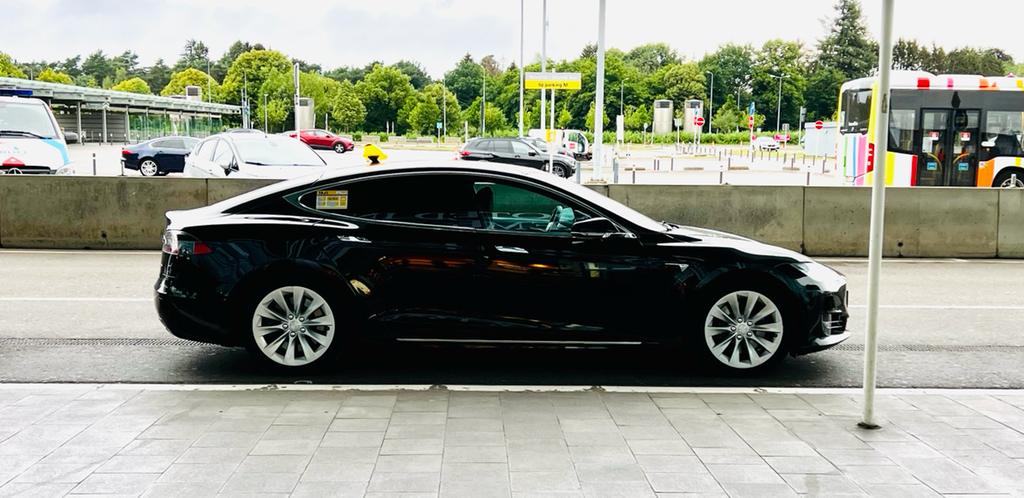 Flotte 100 % électrique À l’Aéroport Luxembourg-Findel